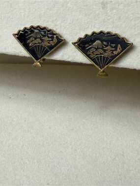 Vintage Japanese Damascene Fan-Shaped Black and Gold screw back Earrings